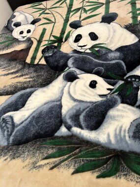 MINK BLANKET WITH PANDAS & BAMBOO - QUEEN SIZE 80" x 92"